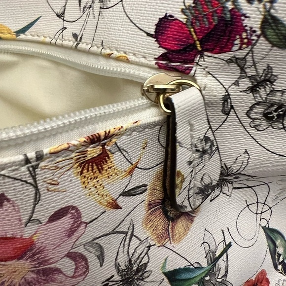 White Floral Leather Crossbody Handbag - Picture 9 of 9